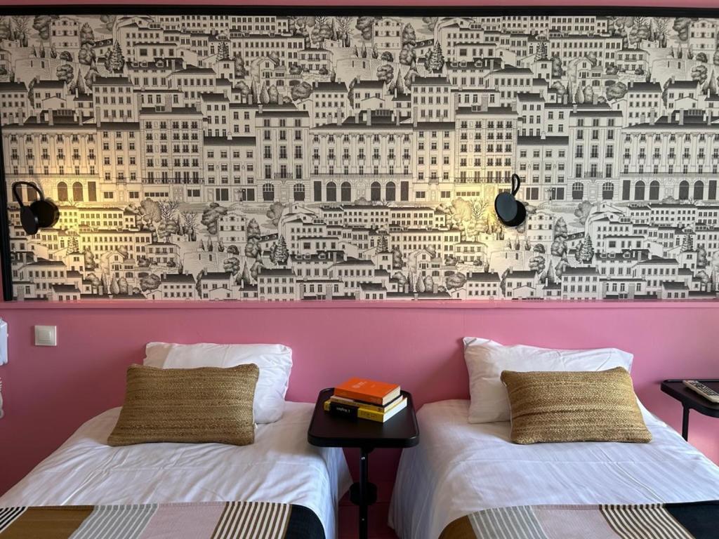Hotel De La Croix-Rousse Lyon Bagian luar foto