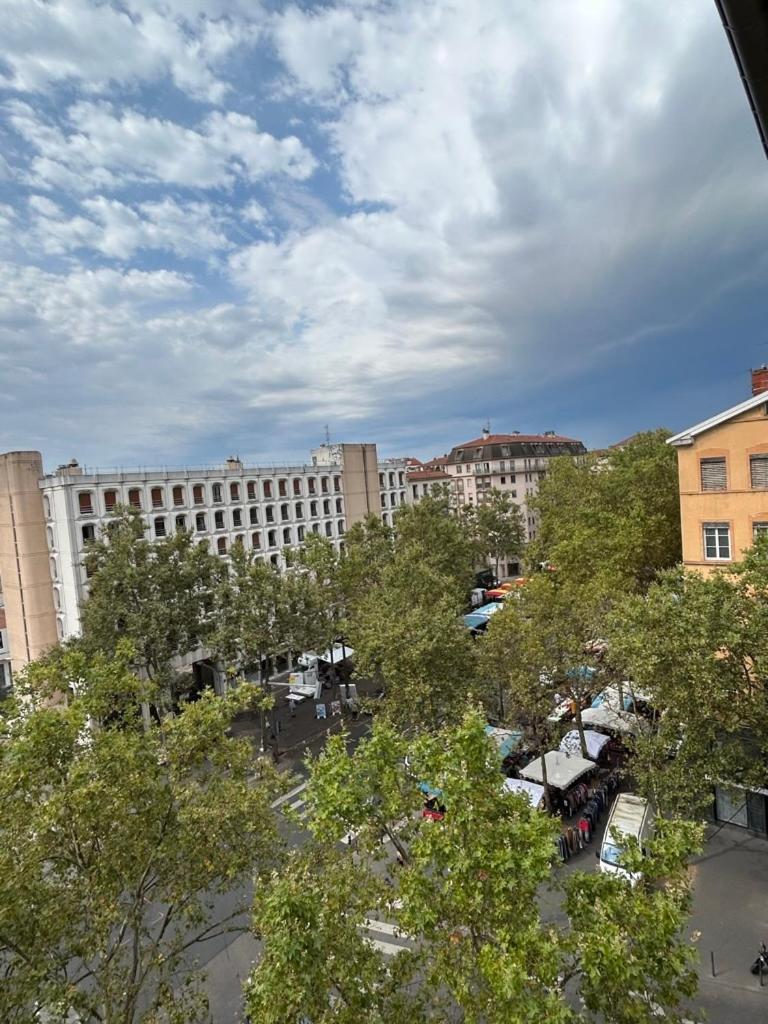 Hotel De La Croix-Rousse Lyon Bagian luar foto