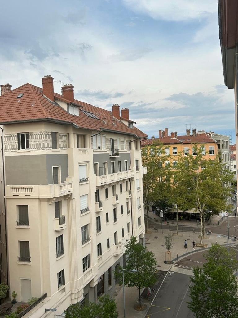 Hotel De La Croix-Rousse Lyon Bagian luar foto