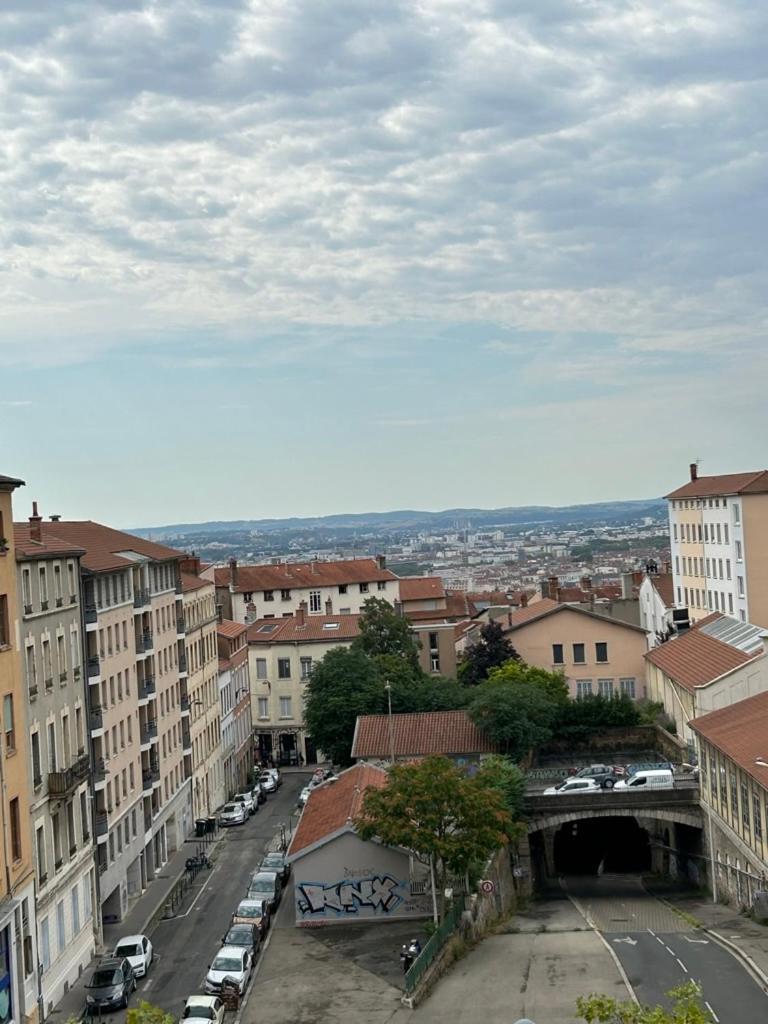 Hotel De La Croix-Rousse Lyon Bagian luar foto