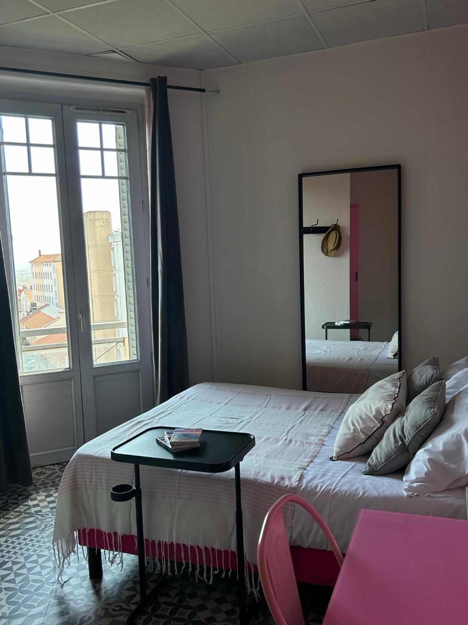 Hotel De La Croix-Rousse Lyon Bagian luar foto