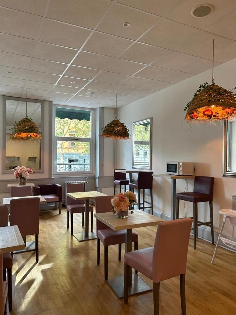 Hotel De La Croix-Rousse Lyon Bagian luar foto